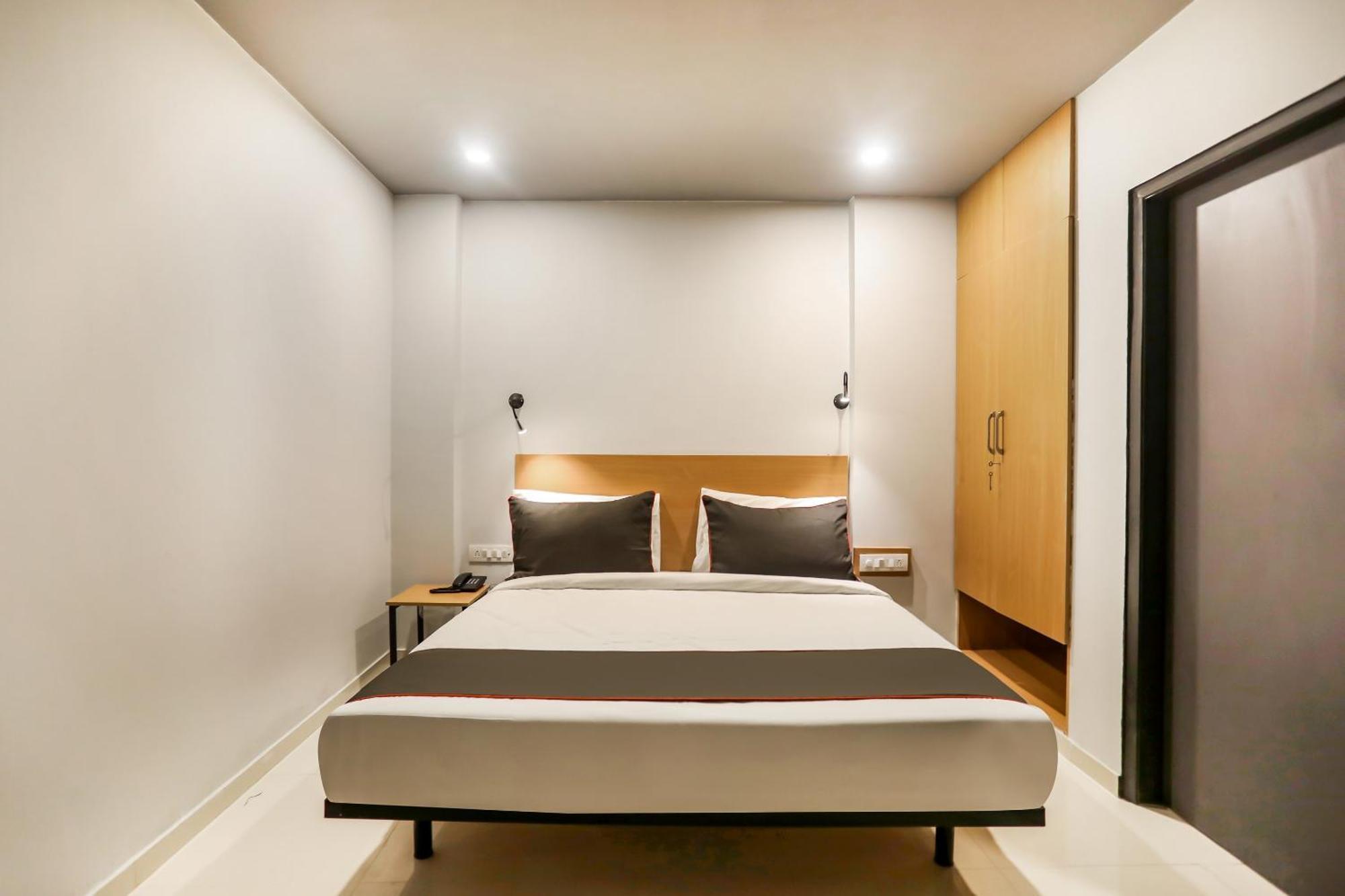 Super Collection O Le Noida Hotel Near Sector 76 Metro Station Luaran gambar