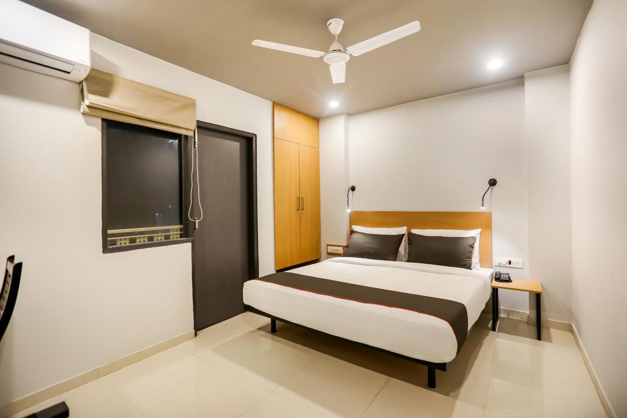 Super Collection O Le Noida Hotel Near Sector 76 Metro Station Luaran gambar