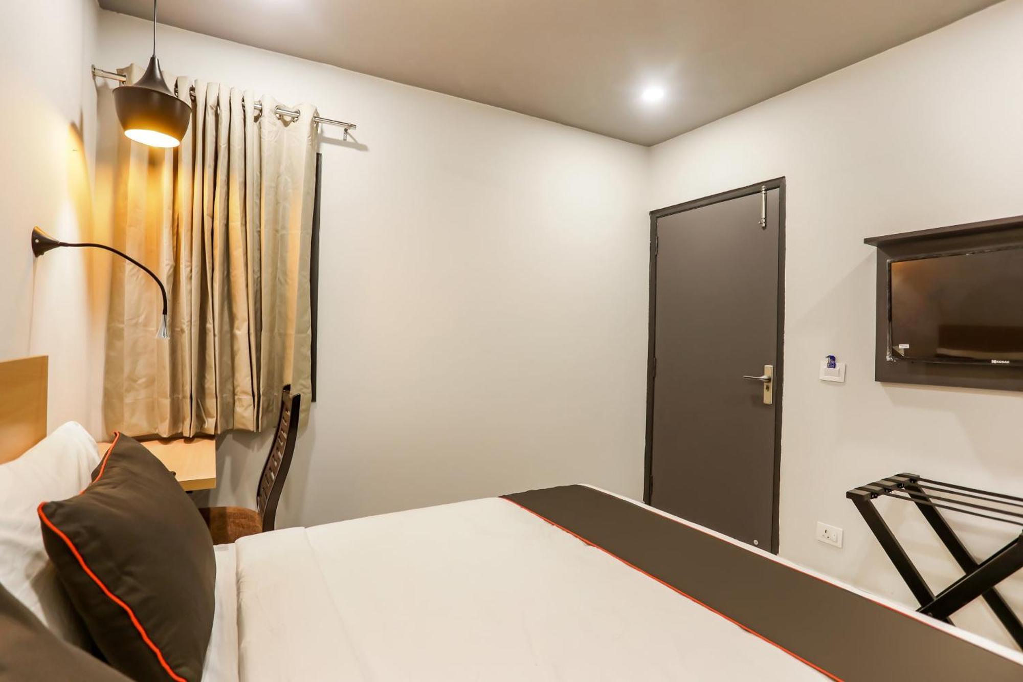 Super Collection O Le Noida Hotel Near Sector 76 Metro Station Luaran gambar
