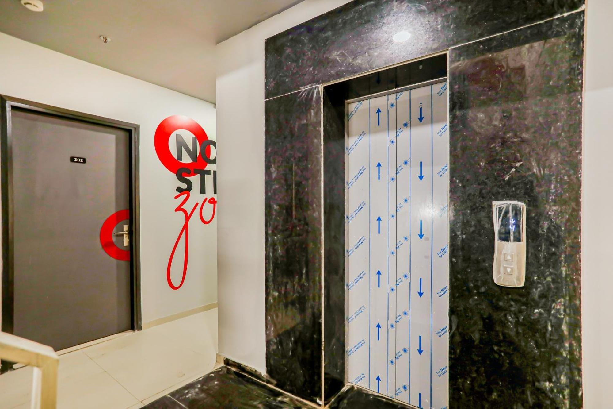 Super Collection O Le Noida Hotel Near Sector 76 Metro Station Luaran gambar